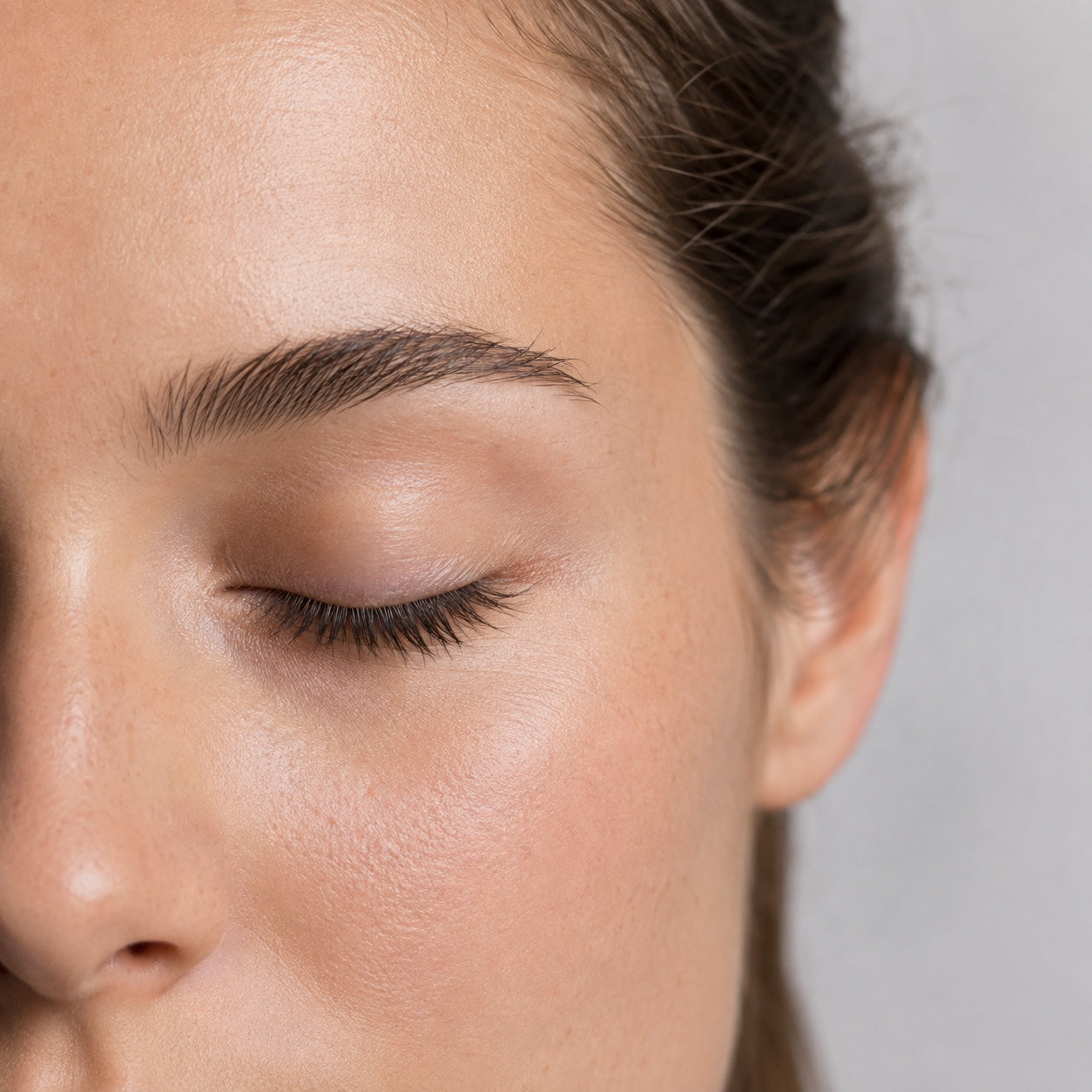 Primer plano del cuidado del contorno de ojos